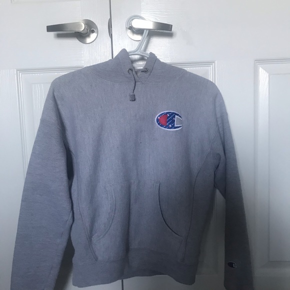 Gently used Women’s champions sweatshirt XS - Picture 3 of 5